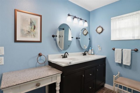 Condo in Venice, Florida, 2 bedrooms  № 2219620 - photo 13