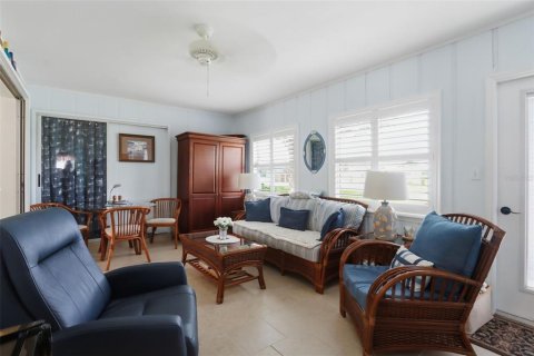 Condo in Venice, Florida, 2 bedrooms  № 2219620 - photo 8