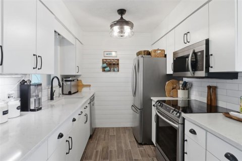 Condo in Venice, Florida, 2 bedrooms  № 2219620 - photo 10