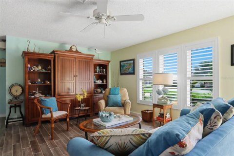 Condo in Venice, Florida, 2 bedrooms  № 2219620 - photo 4
