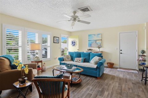Condo in Venice, Florida, 2 bedrooms  № 2219620 - photo 3