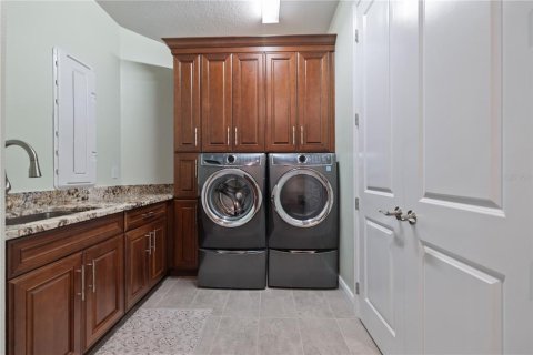 House in Tarpon Springs, Florida 4 bedrooms, 284.37 sq.m. № 1659280 - photo 14