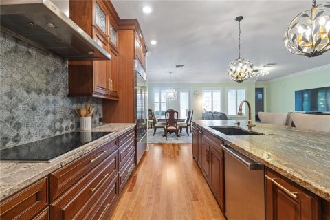House in Tarpon Springs, Florida 4 bedrooms, 284.37 sq.m. № 1659280 - photo 8