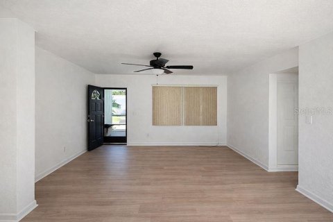 House in Casselberry, Florida 3 bedrooms, 87.79 sq.m. № 2342223 - photo 2
