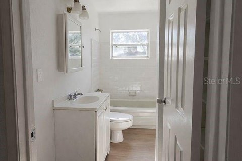 House in Casselberry, Florida 3 bedrooms, 87.79 sq.m. № 2342223 - photo 5