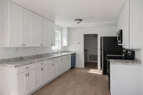 House in Casselberry, Florida 3 bedrooms, 87.79 sq.m. № 2342223 - photo 3
