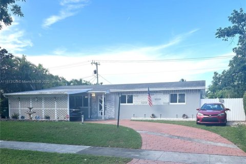 House in Cutler Bay, Florida 3 bedrooms, 157.75 sq.m. № 1760780 - photo 1