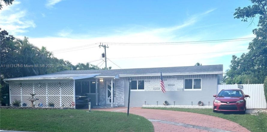 House in Cutler Bay, Florida 3 bedrooms, 157.75 sq.m. № 1760780