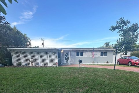 House in Cutler Bay, Florida 3 bedrooms, 157.75 sq.m. № 1760780 - photo 2
