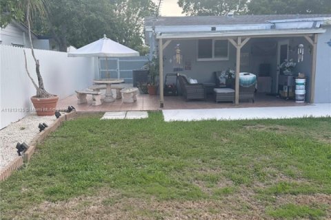 House in Cutler Bay, Florida 3 bedrooms, 157.75 sq.m. № 1760780 - photo 16