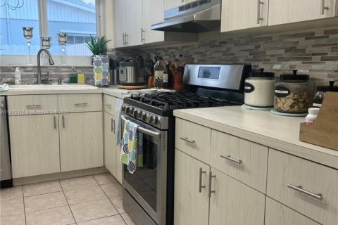 House in Cutler Bay, Florida 3 bedrooms, 157.75 sq.m. № 1760780 - photo 8