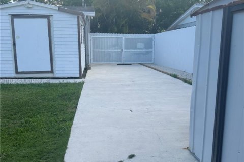 House in Cutler Bay, Florida 3 bedrooms, 157.75 sq.m. № 1760780 - photo 18