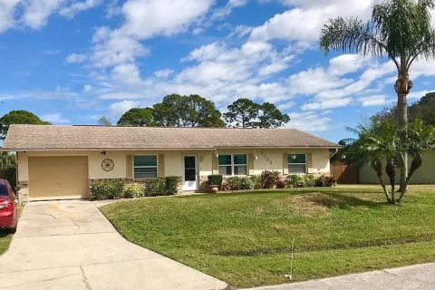 Casa en alquiler en Edgewater, Florida, 3 dormitorios, 148.27 m2 № 1908290 - foto 1