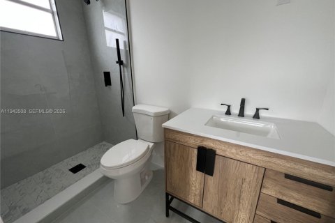 Condominio en venta en Hialeah, Florida, 4 dormitorios, 186.73 m2 № 2000788 - foto 9