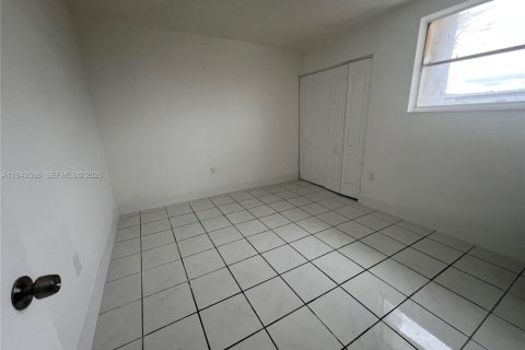 Condominio en venta en Hialeah, Florida, 4 dormitorios, 186.73 m2 № 2000788 - foto 8