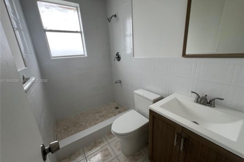 Condominio en venta en Hialeah, Florida, 4 dormitorios, 186.73 m2 № 2000788 - foto 10