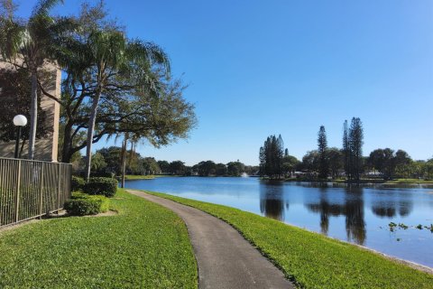 Condo in Coconut Creek, Florida, 3 bedrooms  № 2263253 - photo 24