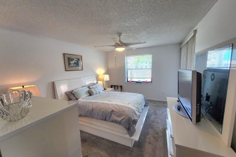 Condo in Coconut Creek, Florida, 3 bedrooms  № 2263253 - photo 17
