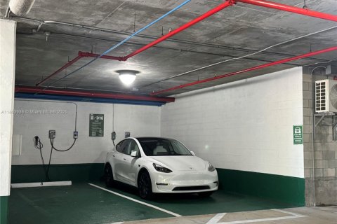 Condo in Sunrise, Florida, 3 bedrooms № 1959925 - photo 30