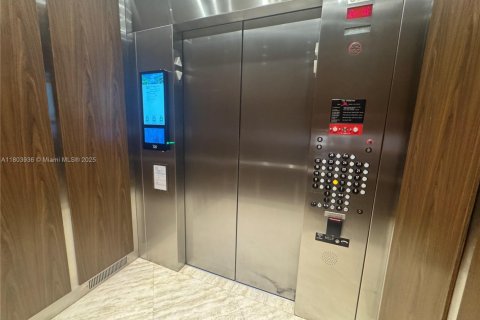 Condo in Sunrise, Florida, 3 bedrooms № 1959925 - photo 14