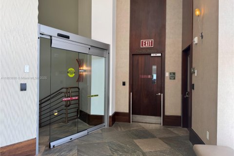 Condo in Sunrise, Florida, 3 bedrooms № 1959925 - photo 8