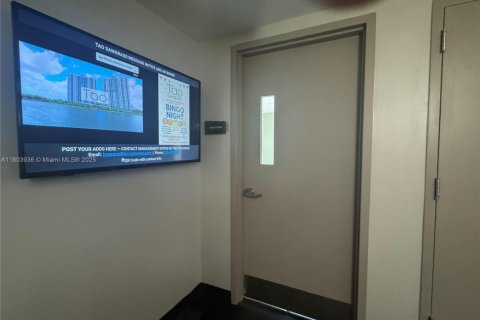 Condo in Sunrise, Florida, 3 bedrooms № 1959925 - photo 10