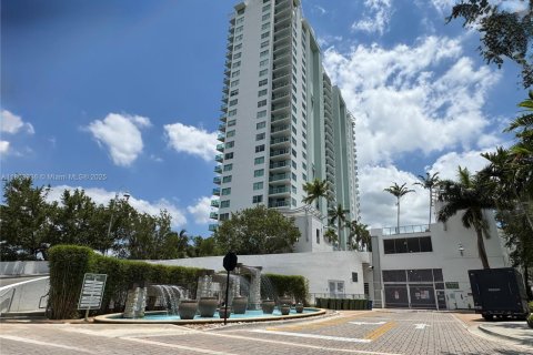 Condo in Sunrise, Florida, 3 bedrooms № 1959925 - photo 2
