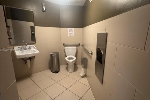 Condo in Sunrise, Florida, 3 bedrooms № 1959925 - photo 21