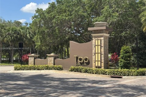 Condo in Sunrise, Florida, 3 bedrooms № 1959925 - photo 1