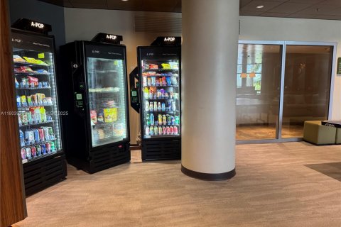 Condo in Sunrise, Florida, 3 bedrooms № 1959925 - photo 17