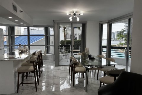 Copropriété à louer à Aventura, Floride: 2 chambres, 125.7 m2 № 2256026 - photo 2