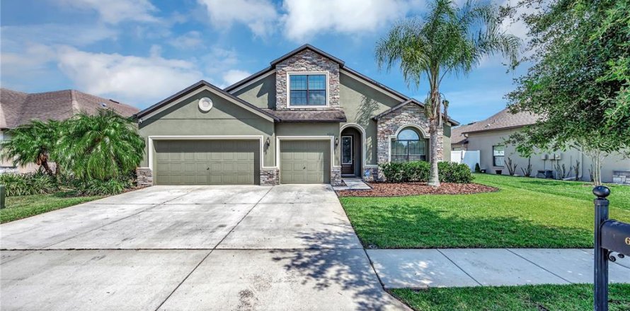 Casa en Wesley Chapel, Florida 5 dormitorios, 261.43 m2 № 1900725