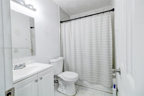 Casa en alquiler en Miami, Florida, 4 dormitorios, 128.21 m2 № 1934721 - foto 8