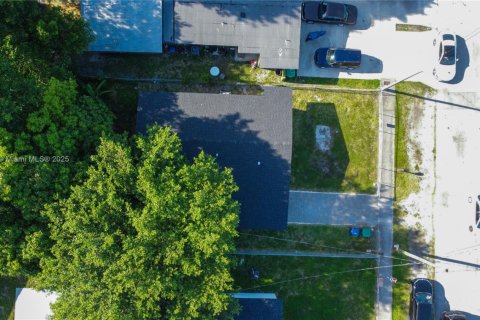 Casa en alquiler en Miami, Florida, 4 dormitorios, 128.21 m2 № 1934721 - foto 17