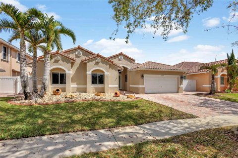 Casa en Miramar, Florida 4 dormitorios, 224.27 m2 № 2050359