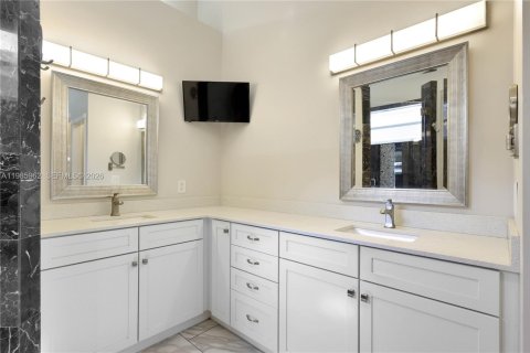 Casa en venta en Miramar, Florida, 4 dormitorios, 224.27 m2 № 2050359 - foto 28