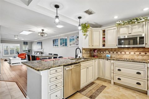 Villa ou maison à vendre à Palm Harbor, Floride: 2 chambres, 123.56 m2 № 2121454 - photo 11