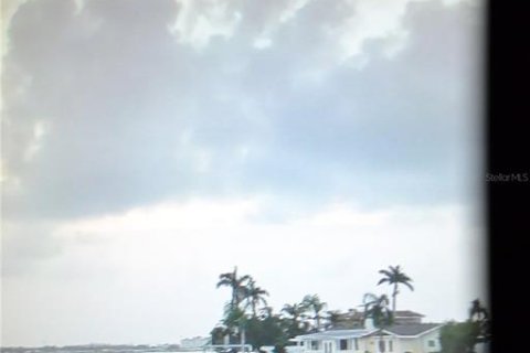 Casa en alquiler en North Redington Beach, Florida, 3 dormitorios, 167.13 m2 № 1900647 - foto 4