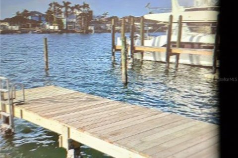 Casa en alquiler en North Redington Beach, Florida, 3 dormitorios, 167.13 m2 № 1900647 - foto 3