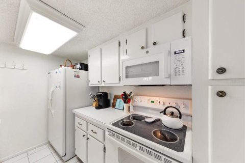 Купить кондоминиум в Мадейра - Бич, Флорида 4 комнаты, 70.14м2, № 2102957 - фото 10