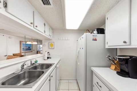 Купить кондоминиум в Мадейра - Бич, Флорида 4 комнаты, 70.14м2, № 2102957 - фото 11
