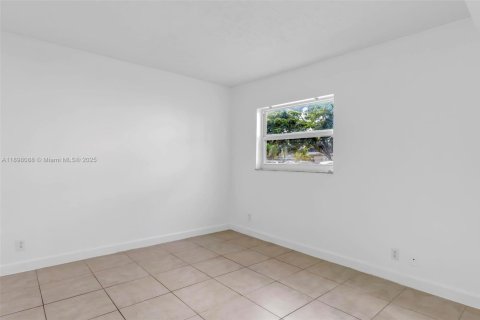 Снять в аренду кондоминиум в Тамарак, Флорида 2 спальни, 100.15м2, № 2017003 - фото 2