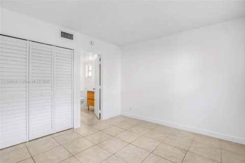 Снять в аренду кондоминиум в Тамарак, Флорида 2 спальни, 100.15м2, № 2017003 - фото 4