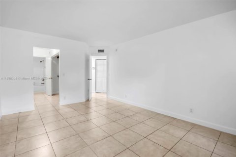 Снять в аренду кондоминиум в Тамарак, Флорида 2 спальни, 100.15м2, № 2017003 - фото 10