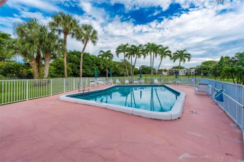 Снять в аренду кондоминиум в Тамарак, Флорида 2 спальни, 100.15м2, № 2017003 - фото 27