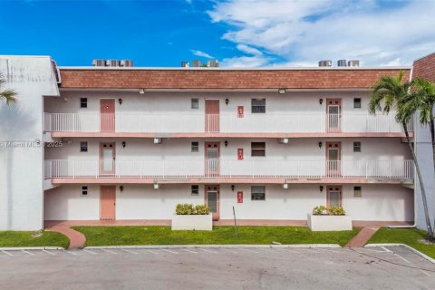 Кондоминиум с 2 спальнями в Тамарак, Флорида № 2017003