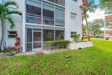 Снять в аренду кондоминиум в Тамарак, Флорида 2 спальни, 100.15м2, № 2017003 - фото 25