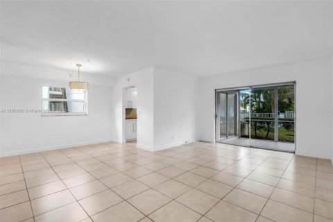 Снять в аренду кондоминиум в Тамарак, Флорида 2 спальни, 100.15м2, № 2017003 - фото 21