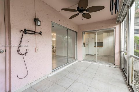 Снять в аренду кондоминиум в Тамарак, Флорида 2 спальни, 100.15м2, № 2017003 - фото 24