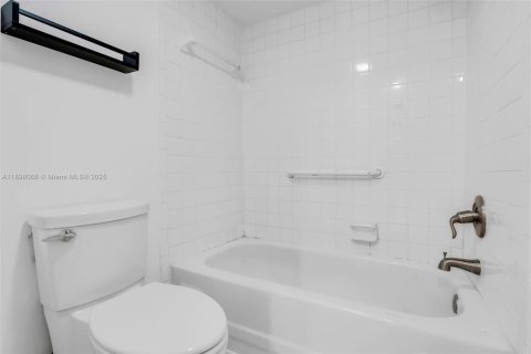 Снять в аренду кондоминиум в Тамарак, Флорида 2 спальни, 100.15м2, № 2017003 - фото 13